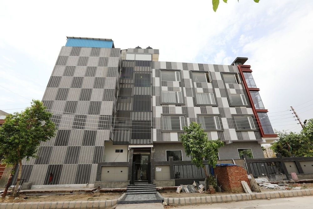 undefined Super Townhouse Oak Sector 116 Noida 7