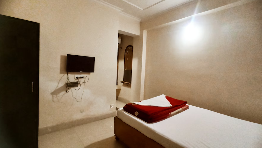 Hotel Mundrika Deluxe Standard AC