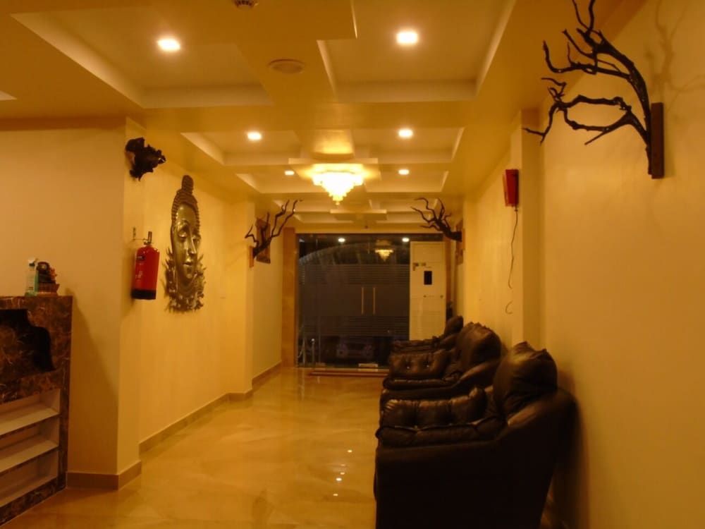 undefined Hotel Runway Inn 4
