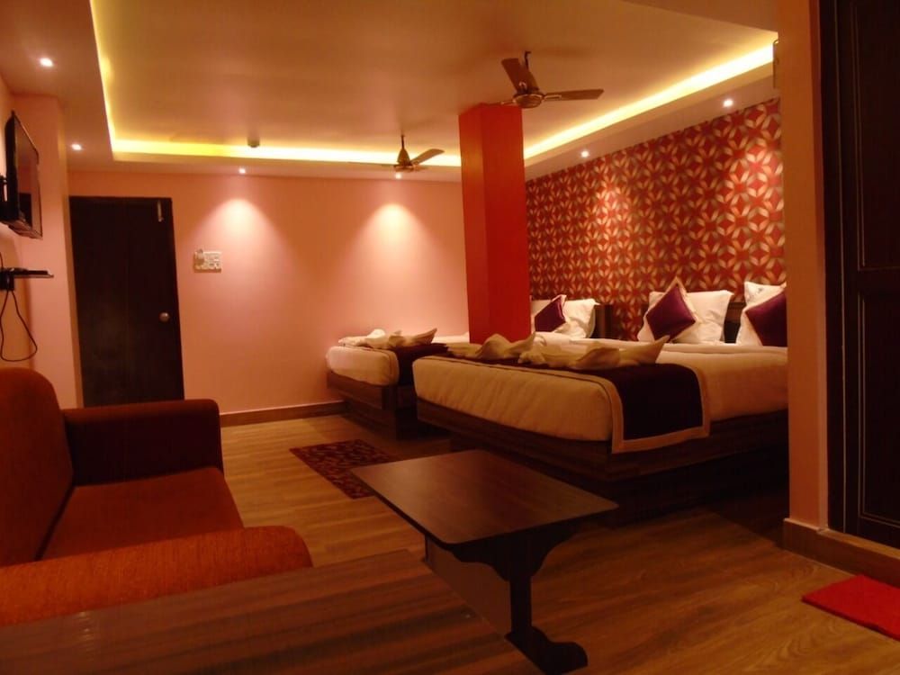 Hotel Runway Inn Family Room 2