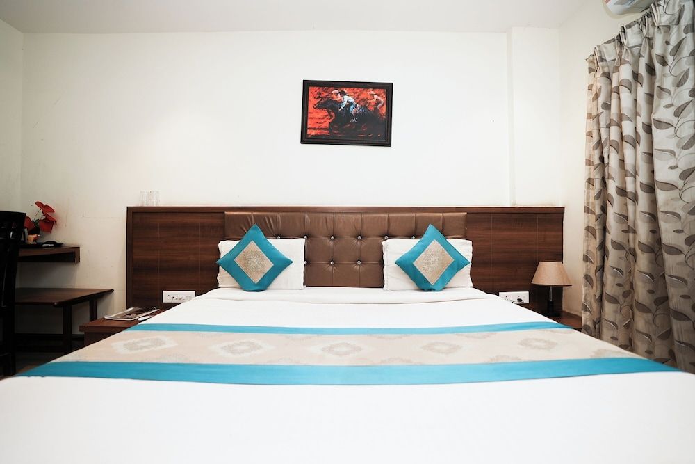 Hotel Hangout Deluxe Double Room 2