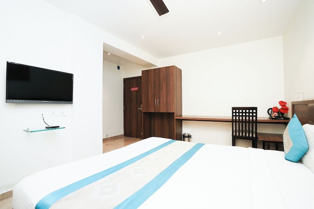 Hotel Hangout Deluxe Double Room 8