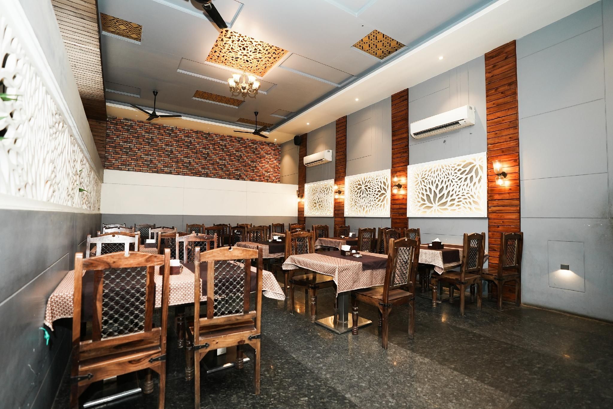 undefined Hotel Hangout 6