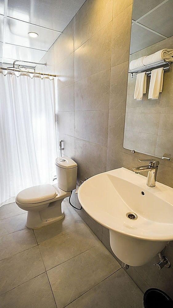 Bloom Hotel - Magarpatta Pune Standard King 4