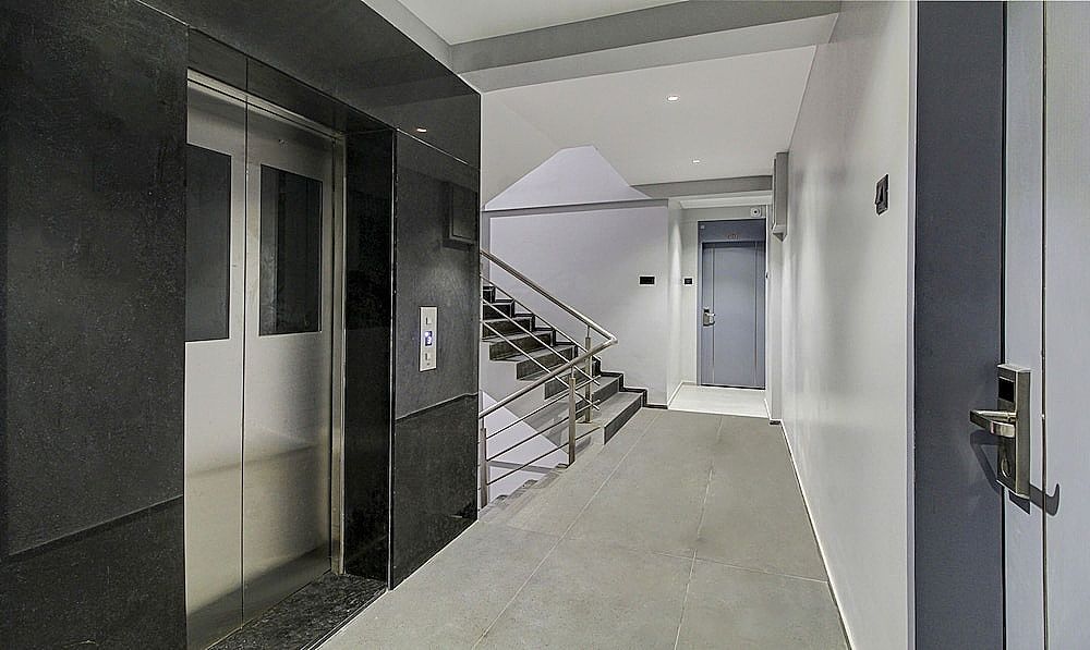 Side Image 2