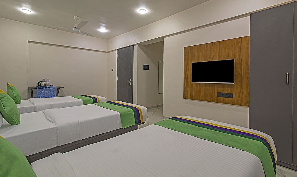 Treebo Atithi Comforts Inn Deluxe Double Room 3