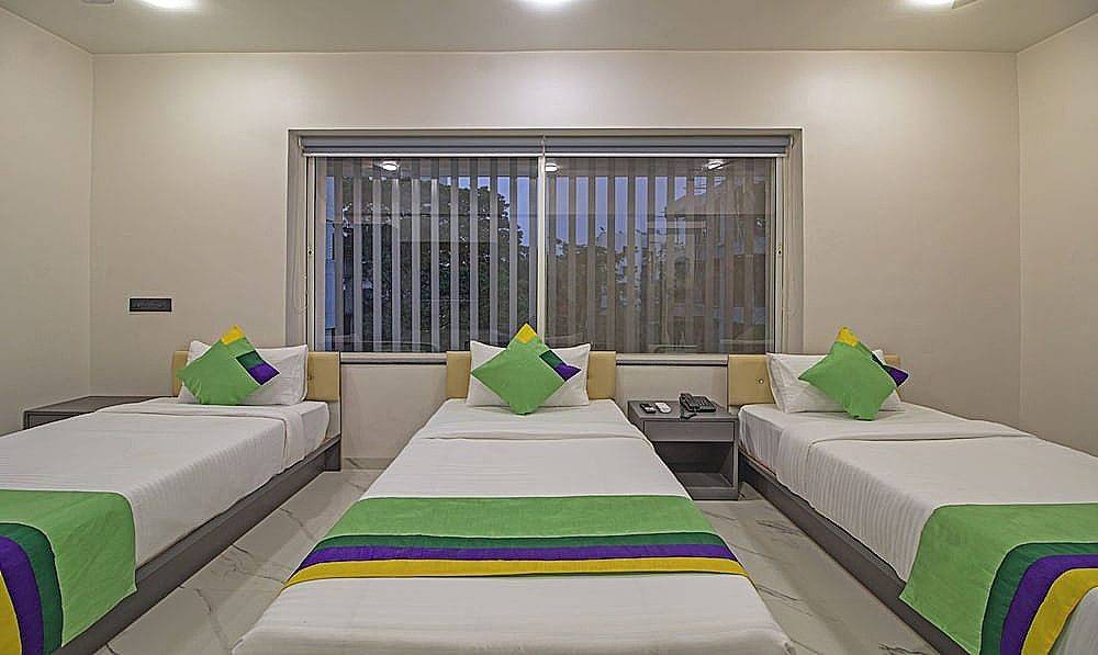 Treebo Atithi Comforts Inn Deluxe Double Room 9