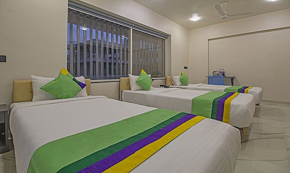 Treebo Atithi Comforts Inn Deluxe Double Room 5