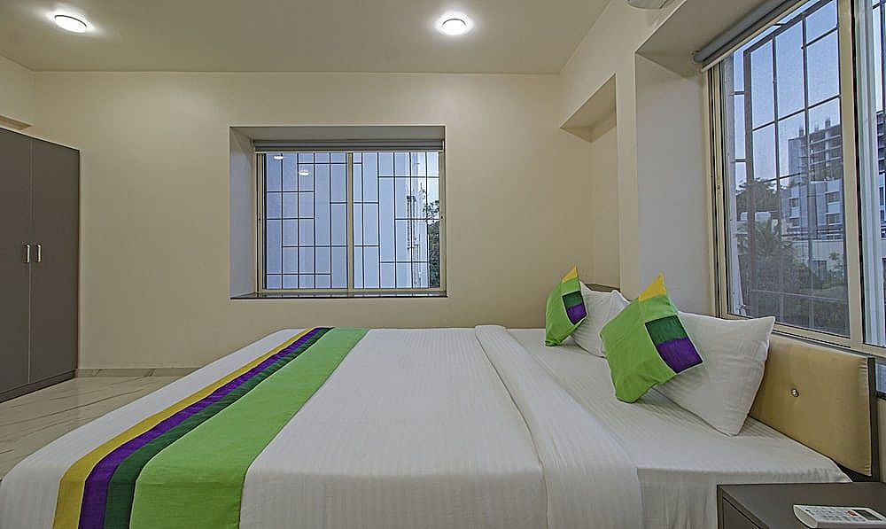 Treebo Atithi Comforts Inn Deluxe Double Room 11
