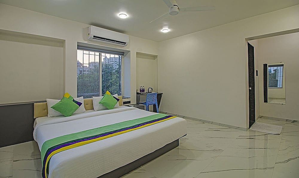 Treebo Atithi Comforts Inn Deluxe Double Room 4