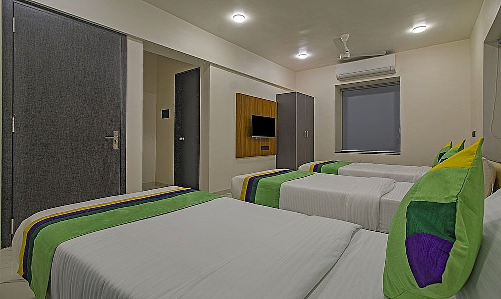Treebo Atithi Comforts Inn Deluxe Double Room 12