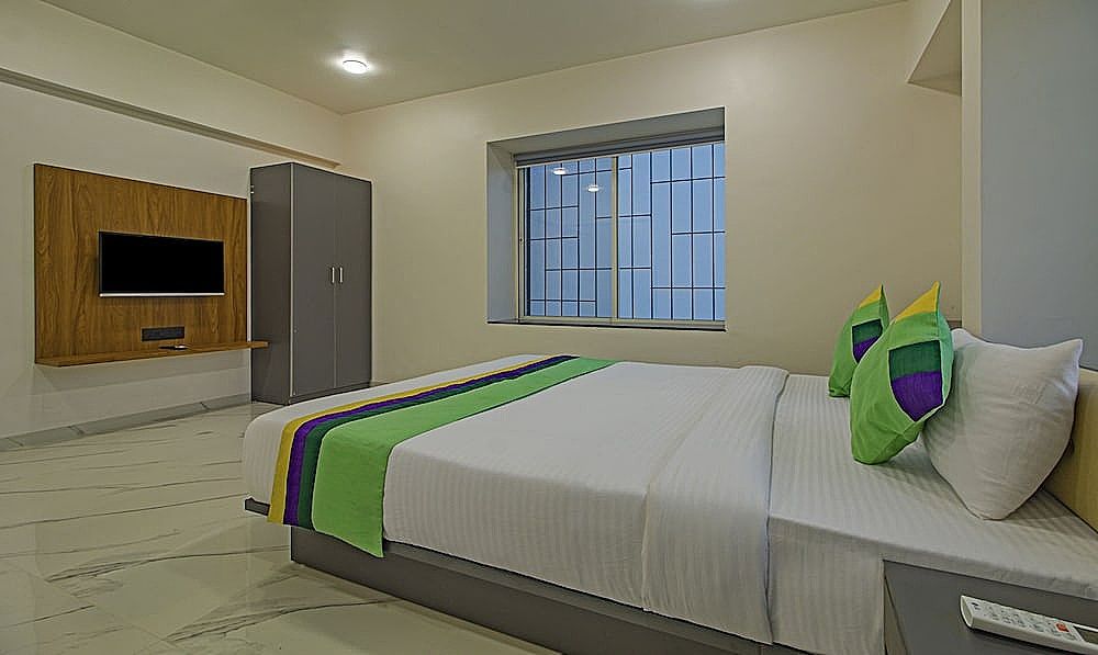 Treebo Atithi Comforts Inn Deluxe Double Room 8