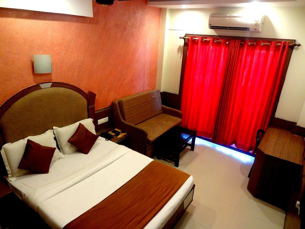 Hotel Vishal Plaza Standard Double Room 4