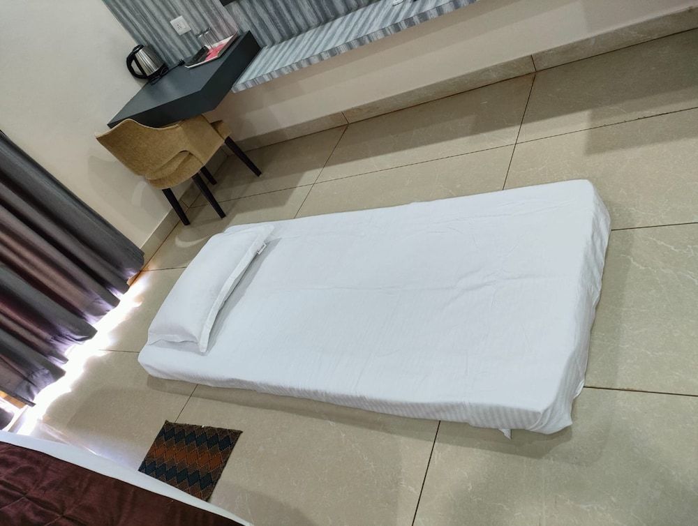 Deluxe Double Room, Multiple Beds, City View