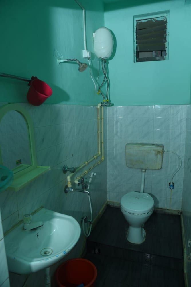 Goroomgo Krishna Kunja Puri Deluxe Double Room, Multiple Beds 6