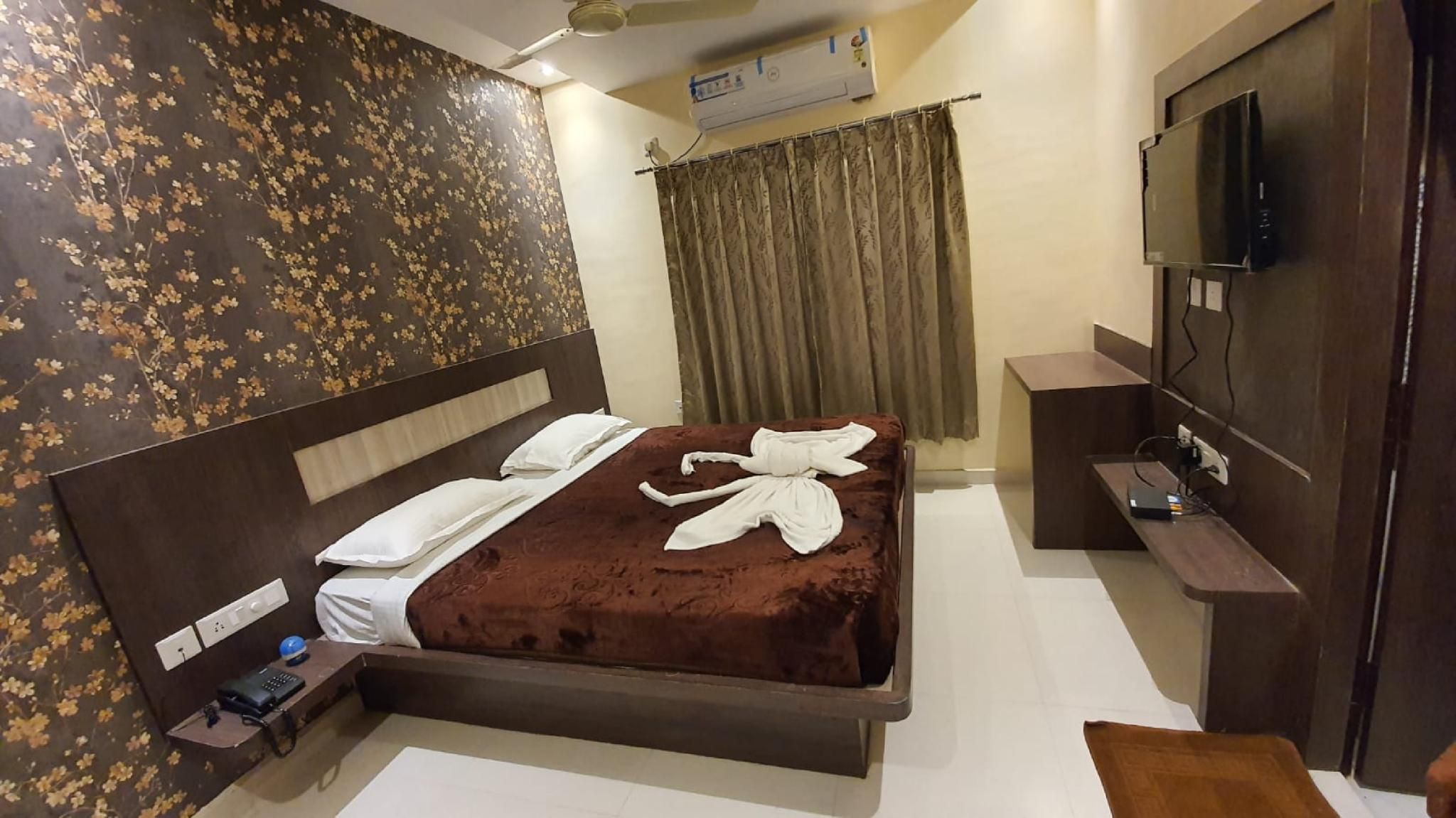 Goroomgo Home Town Puri Deluxe Room with Air Conditioning