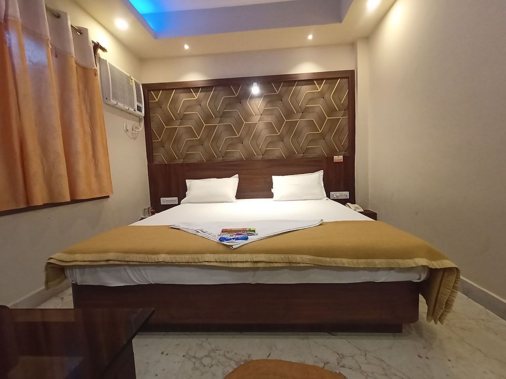 Goroomgo Park View Puri Deluxe Double Room, City View