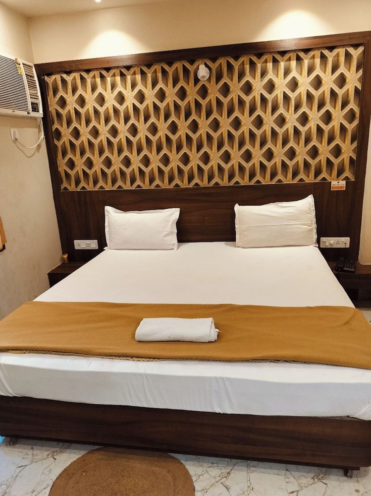 Goroomgo Park View Puri Deluxe Double Room, City View 7