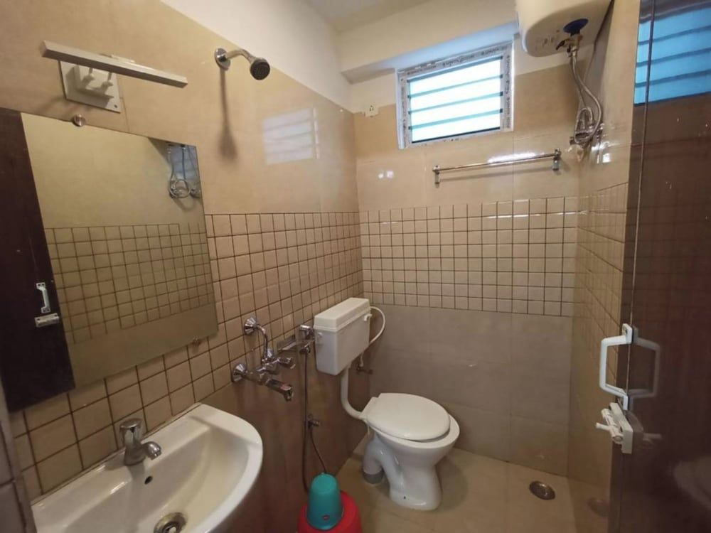 Goroomgo Park View Puri Deluxe Double Room, City View 3