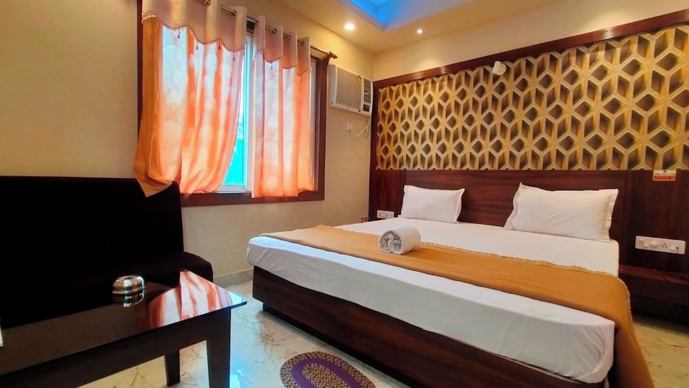 Goroomgo Park View Puri Deluxe Double Room, City View 4