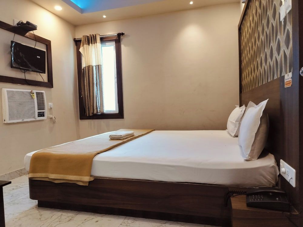 Goroomgo Park View Puri Deluxe Double Room, City View 5