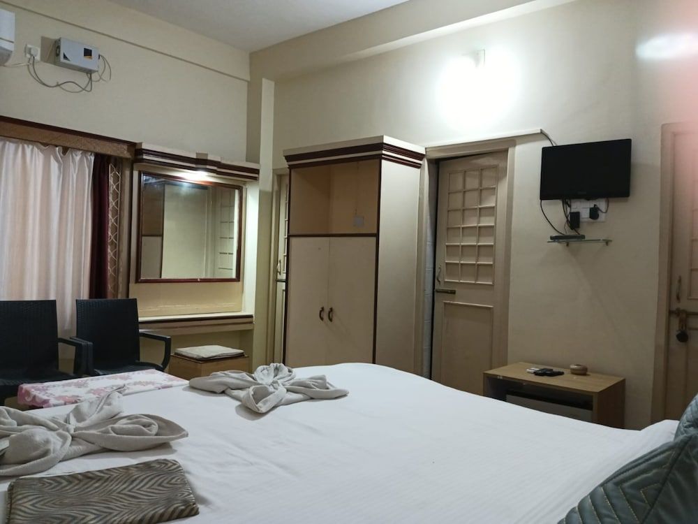 Goroomgo Chandan Resort Puri Deluxe Double Room, City View 2