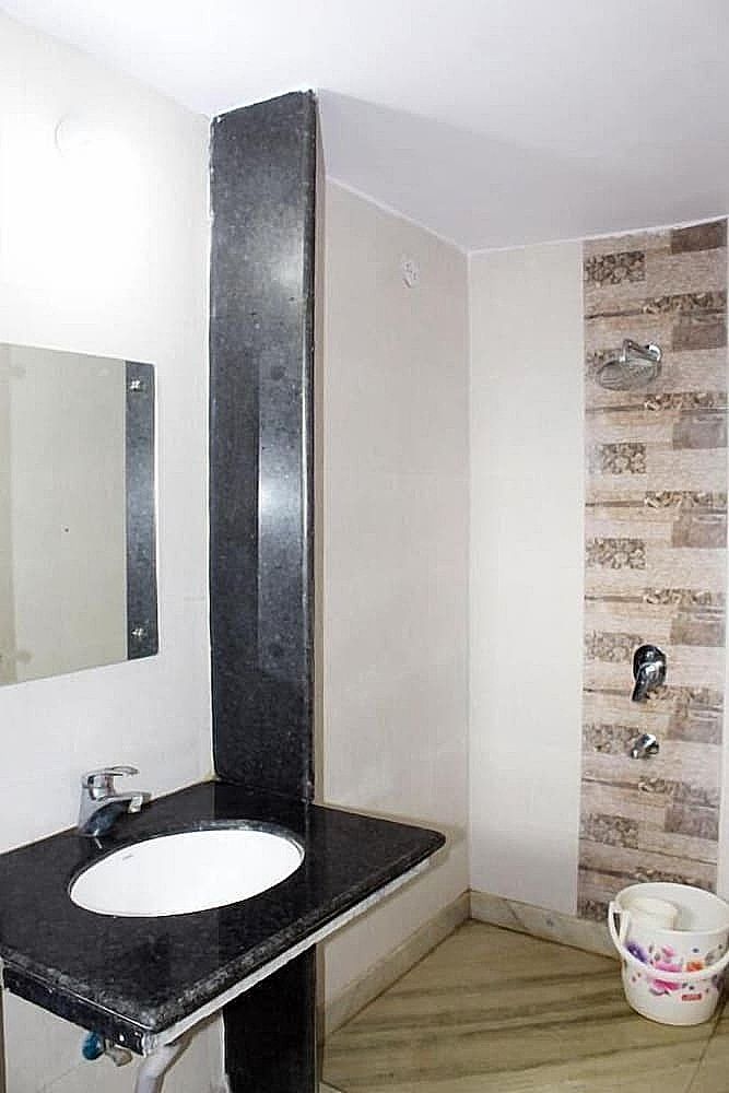 Sikaria Homes Economy AC Room with Ext. Toilet 7