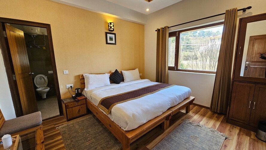 Hotel Pool Retreat  Deluxe room 2