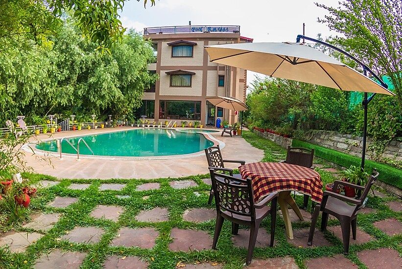 Hotel Pool Retreat 