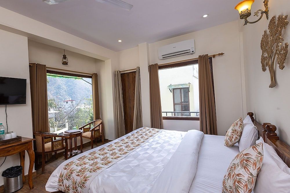 Yogved Hospitality and Resort Deluxe Room 3