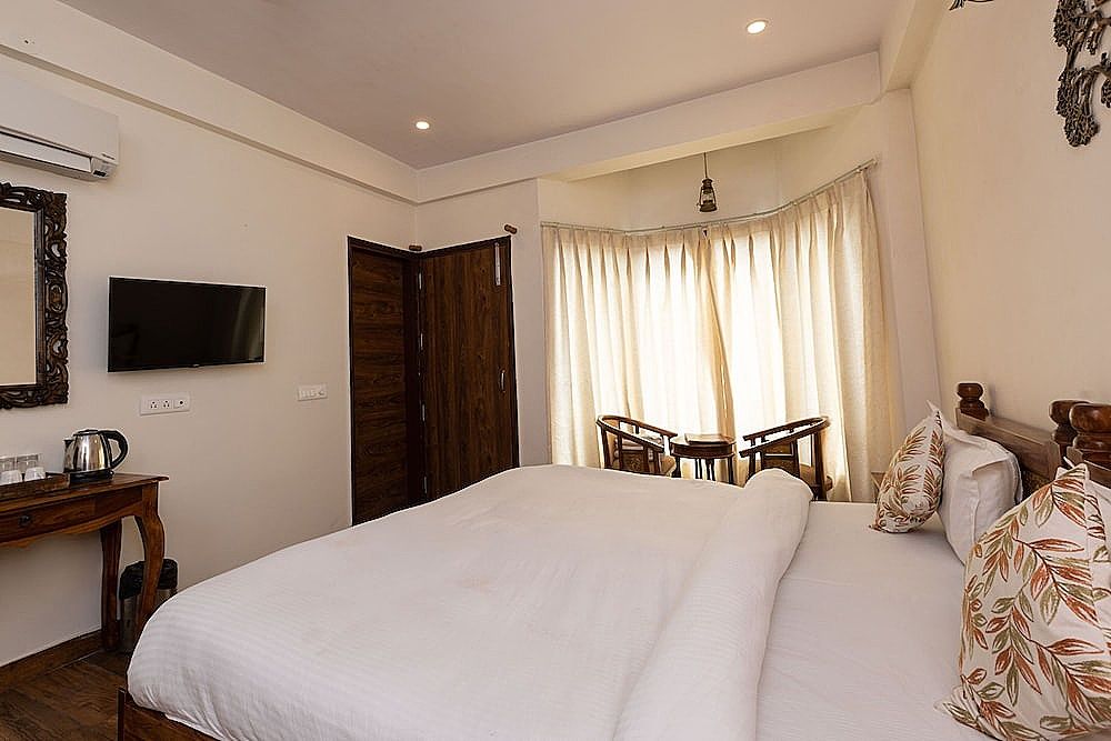 Yogved Hospitality and Resort Deluxe Room 4