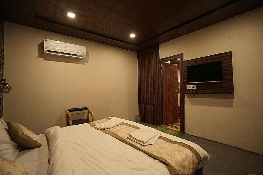 Night in Paradise Cottage 3