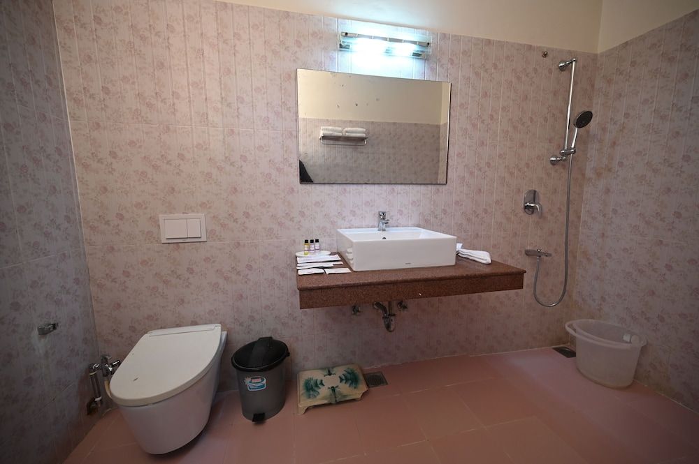 ClarksInn Suites Ranthambore Deluxe Room 4