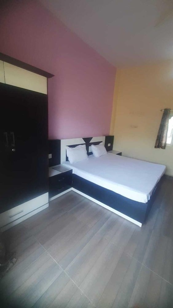 Gharial Bagh Resort Deluxe Room 3