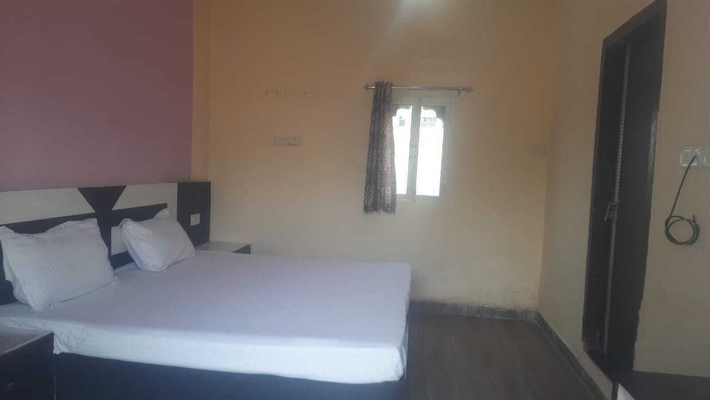 Gharial Bagh Resort Deluxe Room 2
