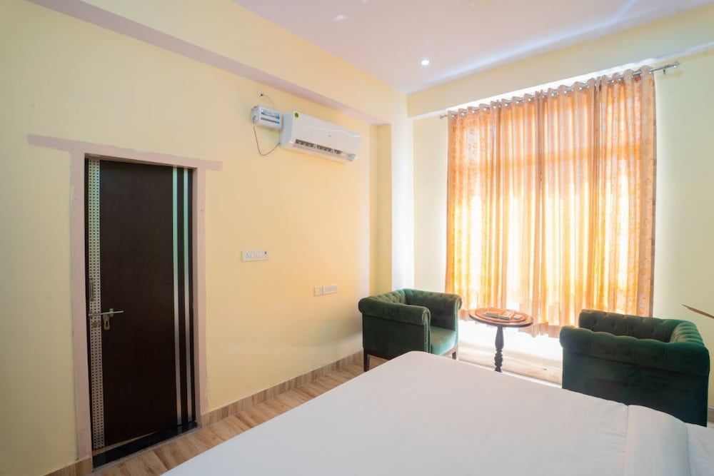 Gharial Bagh Resort Premium Room 12