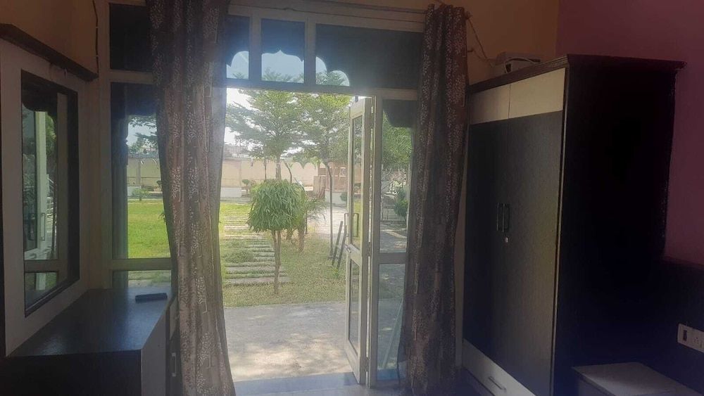 Gharial Bagh Resort Deluxe Room 5