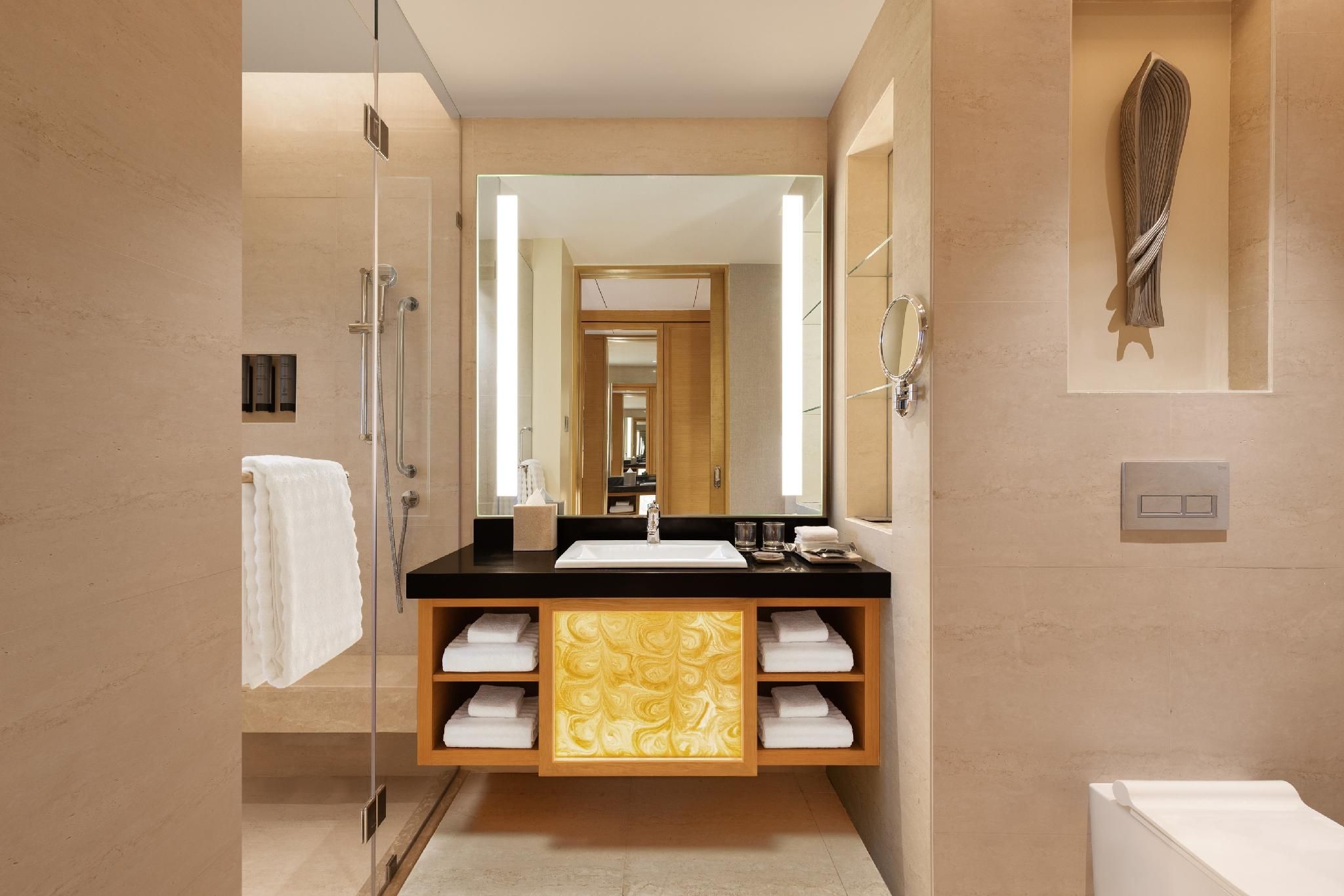 Family Suite, Happy Hours, 1 Bedroom Suite, 1 King