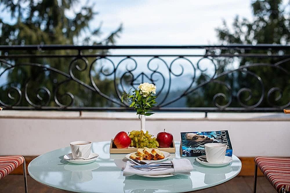 Goroomgo Hill Top Courtyard Shimla