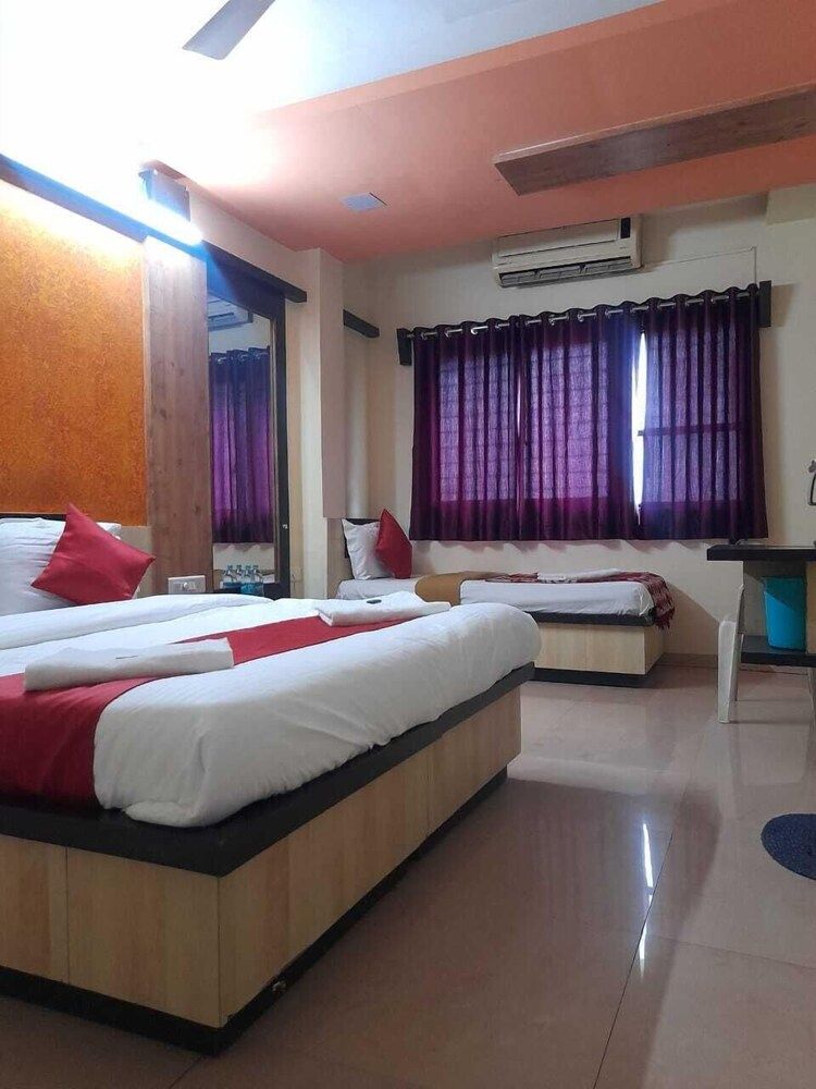 Hotel Saikrupa Deluxe Triple Room