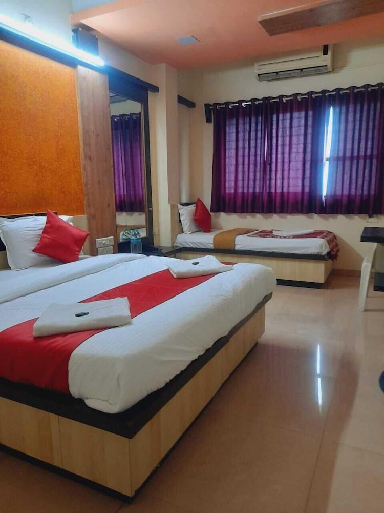 Hotel Saikrupa Deluxe Triple Room 2