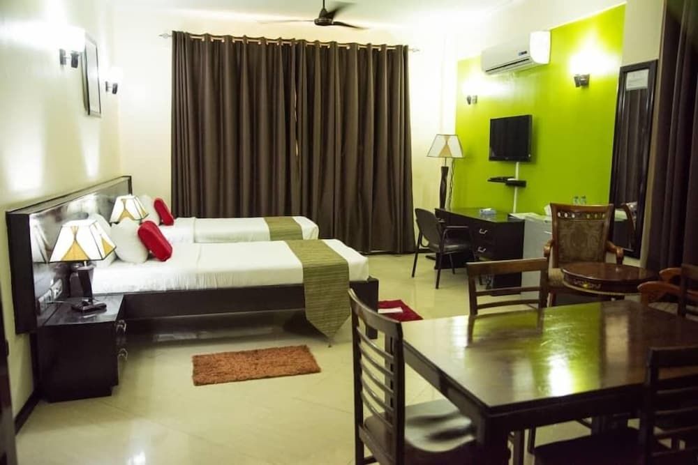 undefined Hotel Sapphire 8