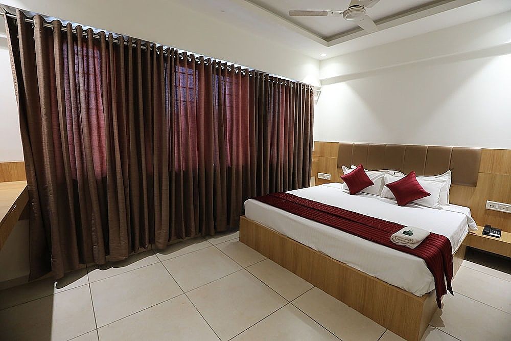 Hotel Shagun, Piplod City Centre Surat Deluxe Room 7
