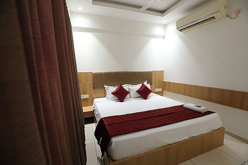 Hotel Shagun, Piplod City Centre Surat Deluxe Room
