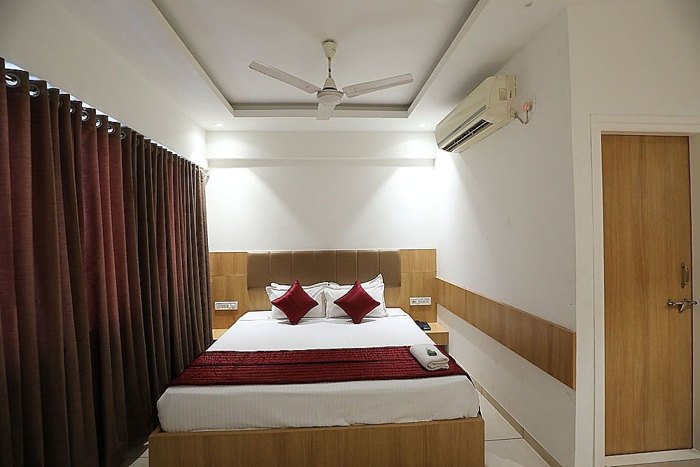 Hotel Shagun, Piplod City Centre Surat Deluxe Room 3