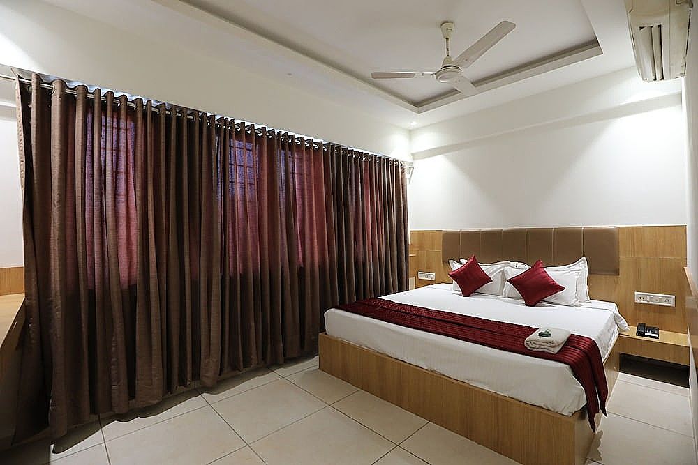 Hotel Shagun, Piplod City Centre Surat Deluxe Room 4