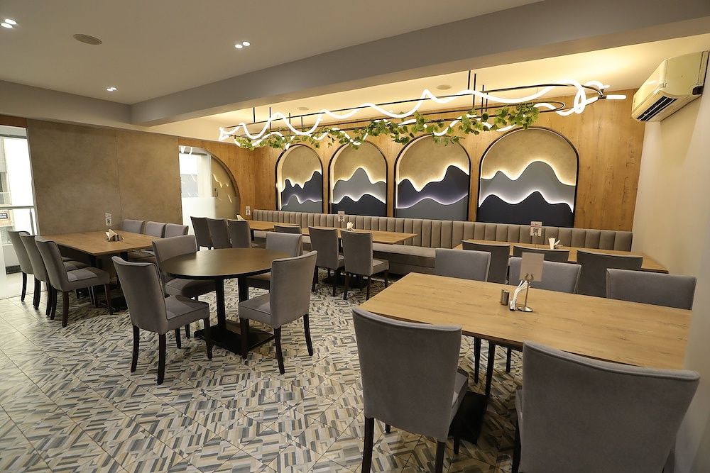 undefined Hotel Privya Rooms and banquet Surat 9