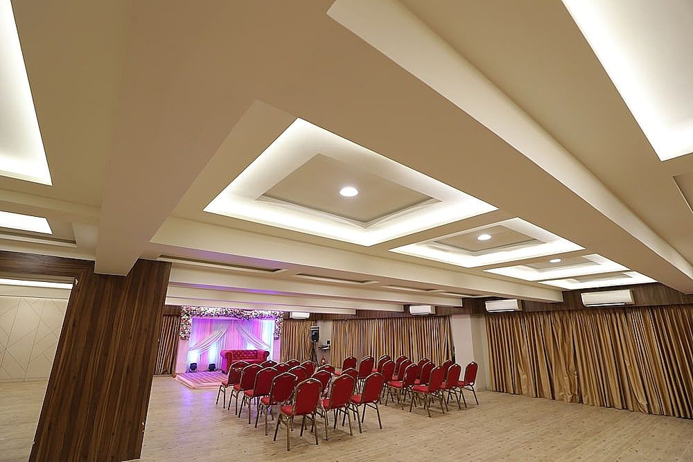 undefined Hotel Privya Rooms and banquet Surat 5