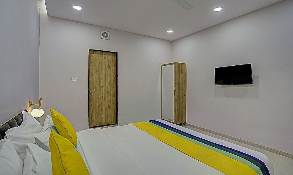 Itsy Hotels Natasha, Vesu, Surat Standard Double Room 13