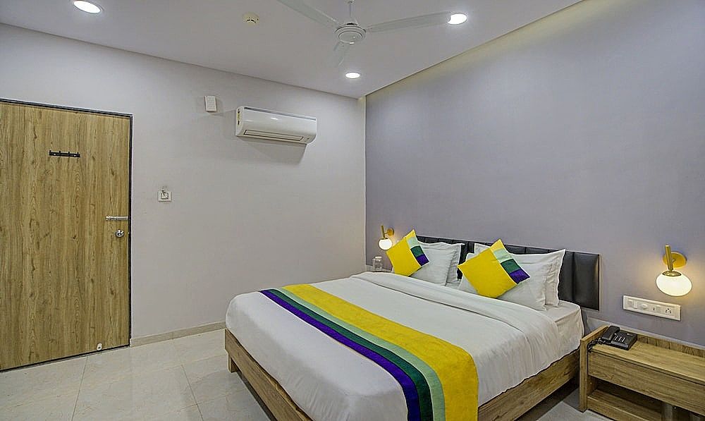 Itsy Hotels Natasha, Vesu, Surat Standard Double Room 2